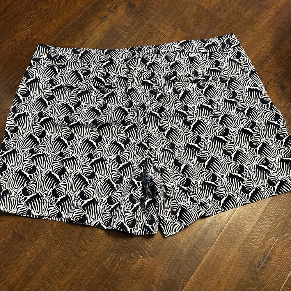 Crown & Ivy Zebra Print Shorts 20W - Picture 4 of 4